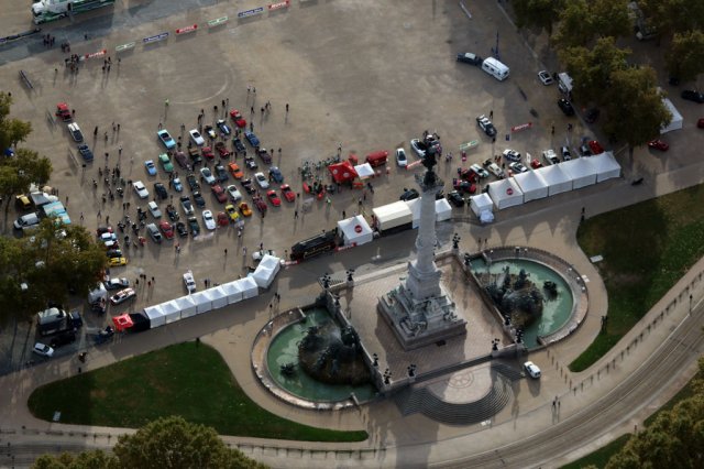 Traversee de Bordeaux en voitures anciennes