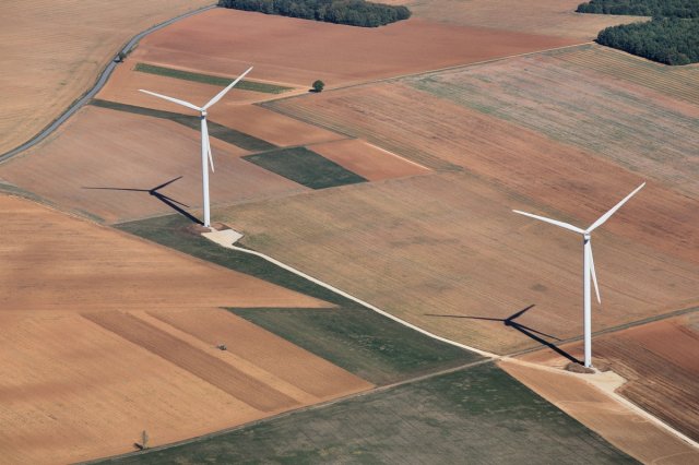 eoliennes-poitou-charente-RR5156