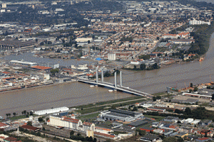 Vue aérienne du pont Chaban Delmas à Bordeaux (Bacalan Bastide)